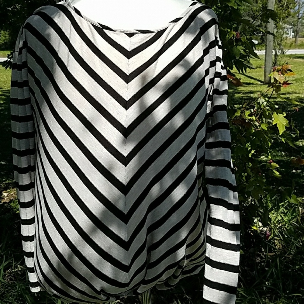 WHBM top medium